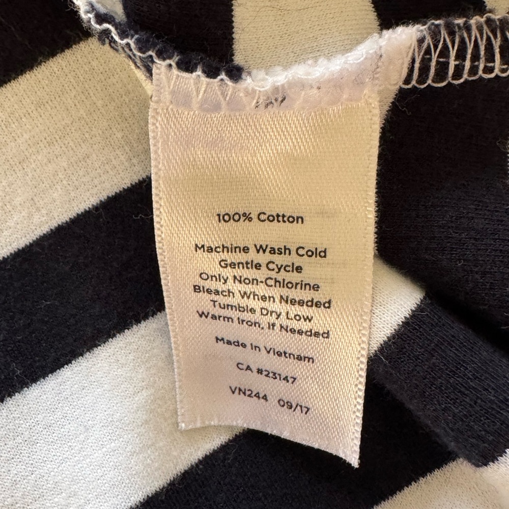 🌟HP🌟 Talbots Navy Stripe Top - Picture 4 of 4